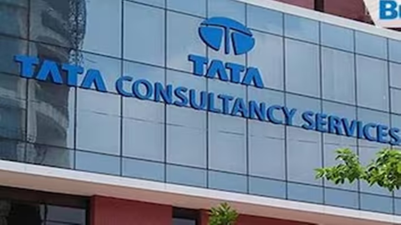 AKTU के 434 छात्रों का TCS में हुआ चयन, 37 को मिला 11 लाख का पैकेज