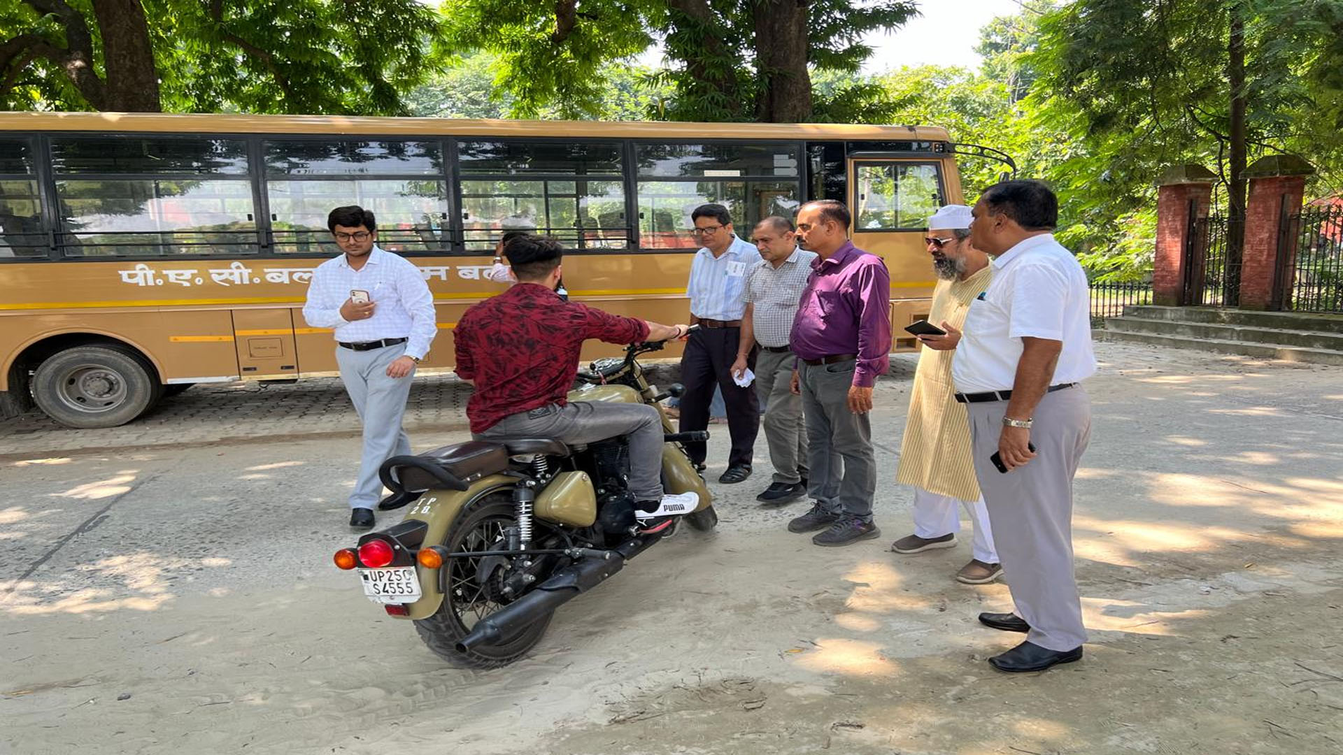 बरेली कॉलेज में भिड़े छात्र, हाथापाई तक बात पहुंची तो चीफ प्रॉक्टर कार्यालय पहुंचाया 