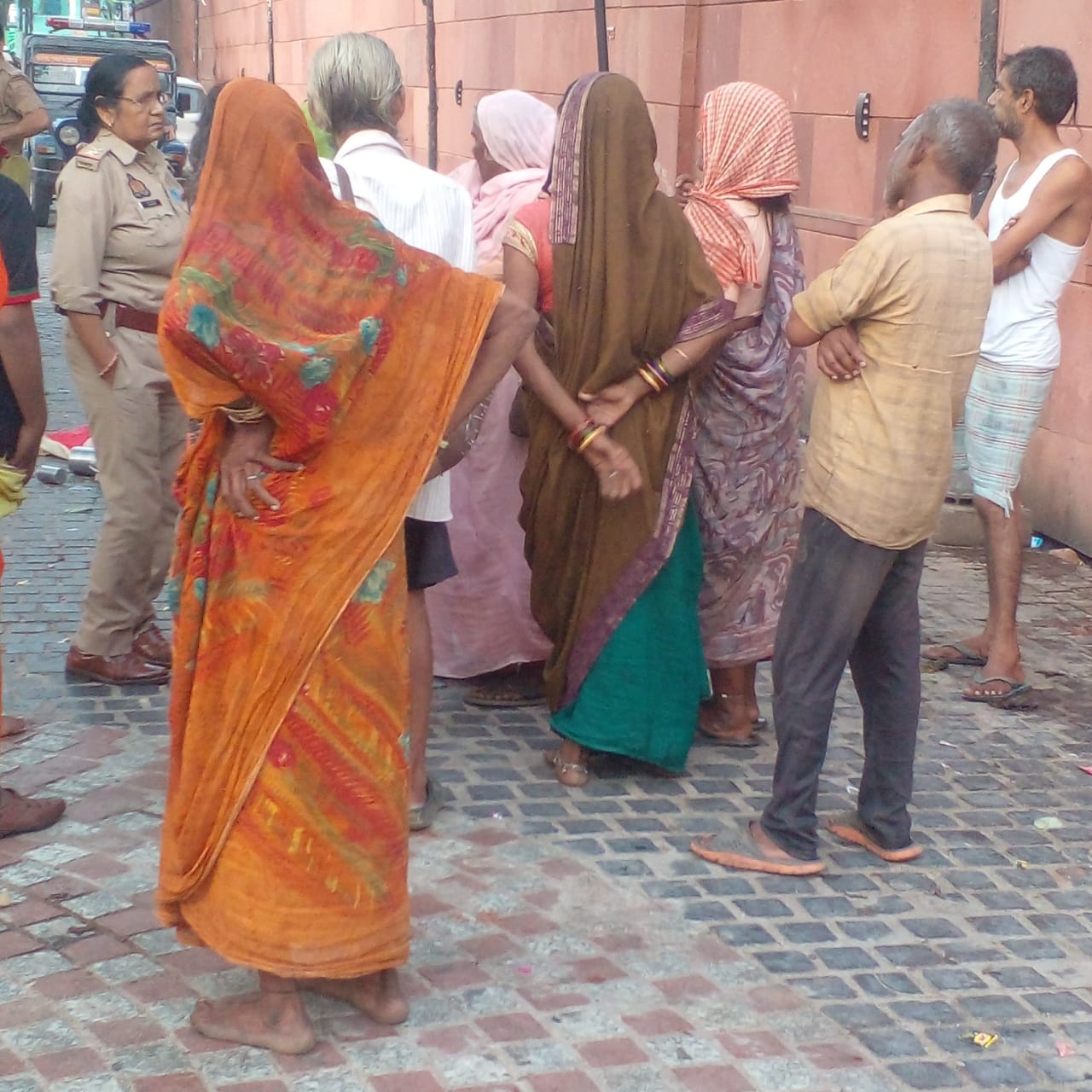 कानपुर में आनंदेश्वर मंदिर के बाहर कार सवार ने साधु पति-पत्नी को कुचला...मौत, बैक करने के दौरान हुआ हादसा, पुलिस बोली- जल्दी आरोपी को किया जाएगा गिरफ्तार