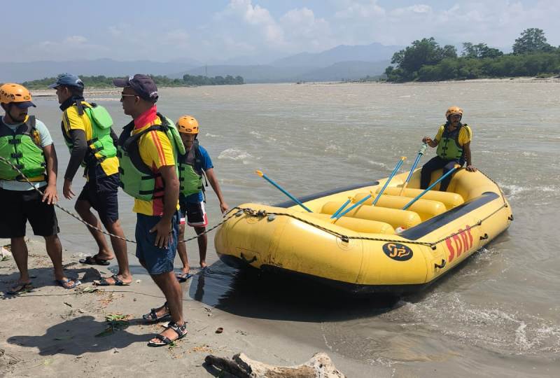 देहरादून: नदी में बहते भाई को बचाने कूद गईं बहनें...भाई तो बच गया पर...