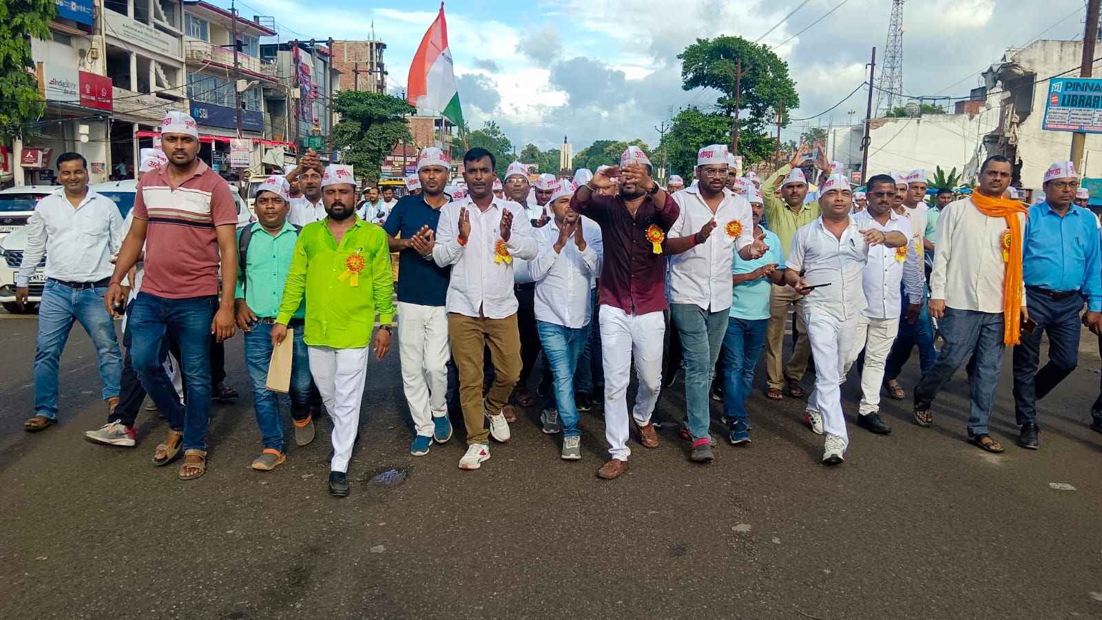 गोंडा: अटेवा की आक्रोश रैली मे उमड़ा शिक्षकों और कर्मचारियों का सैलाब, सौंपा ज्ञापन 