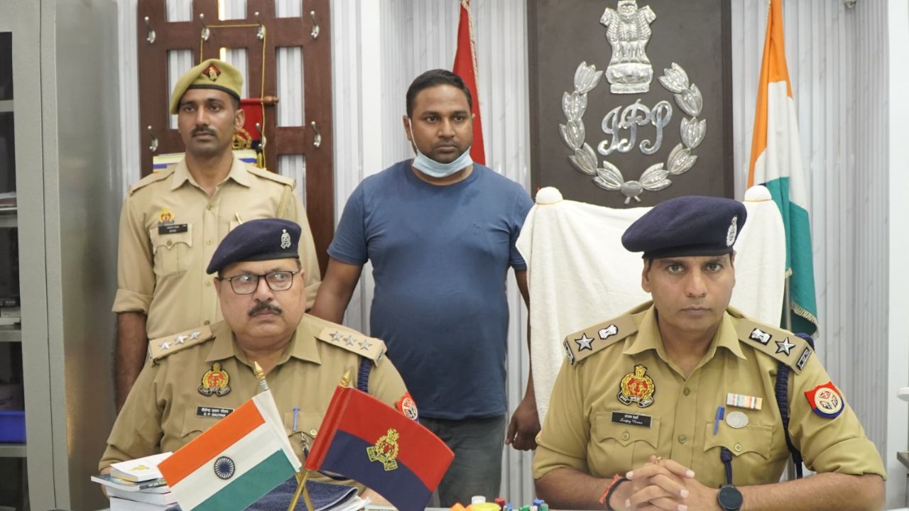 Etawah: सैफई विवि के पेसमेकर घोटाले में पुलिस ने मुख्य सप्लायर को पकड़ा...भ्रष्टाचार के मामले में ये आरोपी पहले ही जा चुका जेल