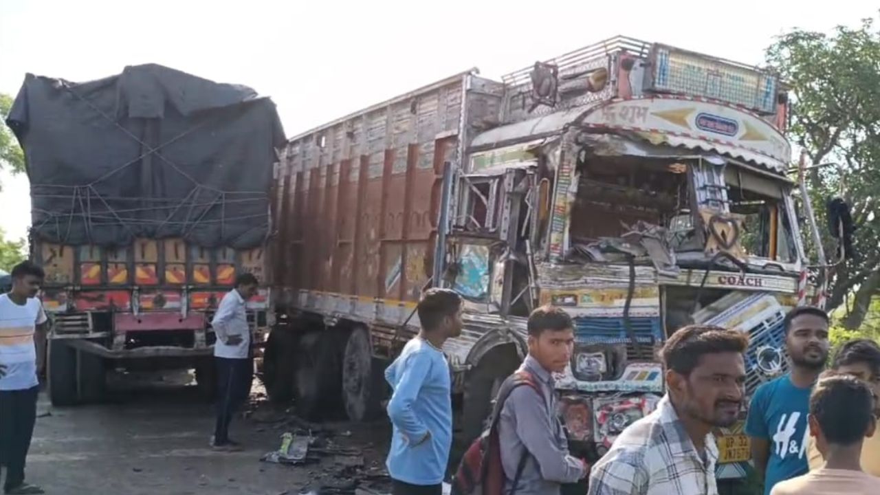 Accident In Unnao: दो ट्रकों की आमने-सामने भिड़ंत, हादसे में एक युवक की मौत, दो गंभीर, अस्पताल में भर्ती 