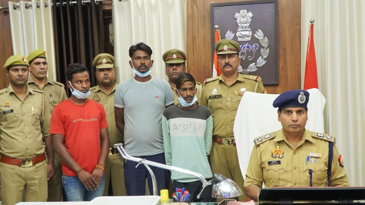 Etawah: पुलिस को मिली कामयाबी; लूट की योजना बना रहे तीन शातिर बदमाश गिरफ्तार, ये सामान हुआ बरामद...