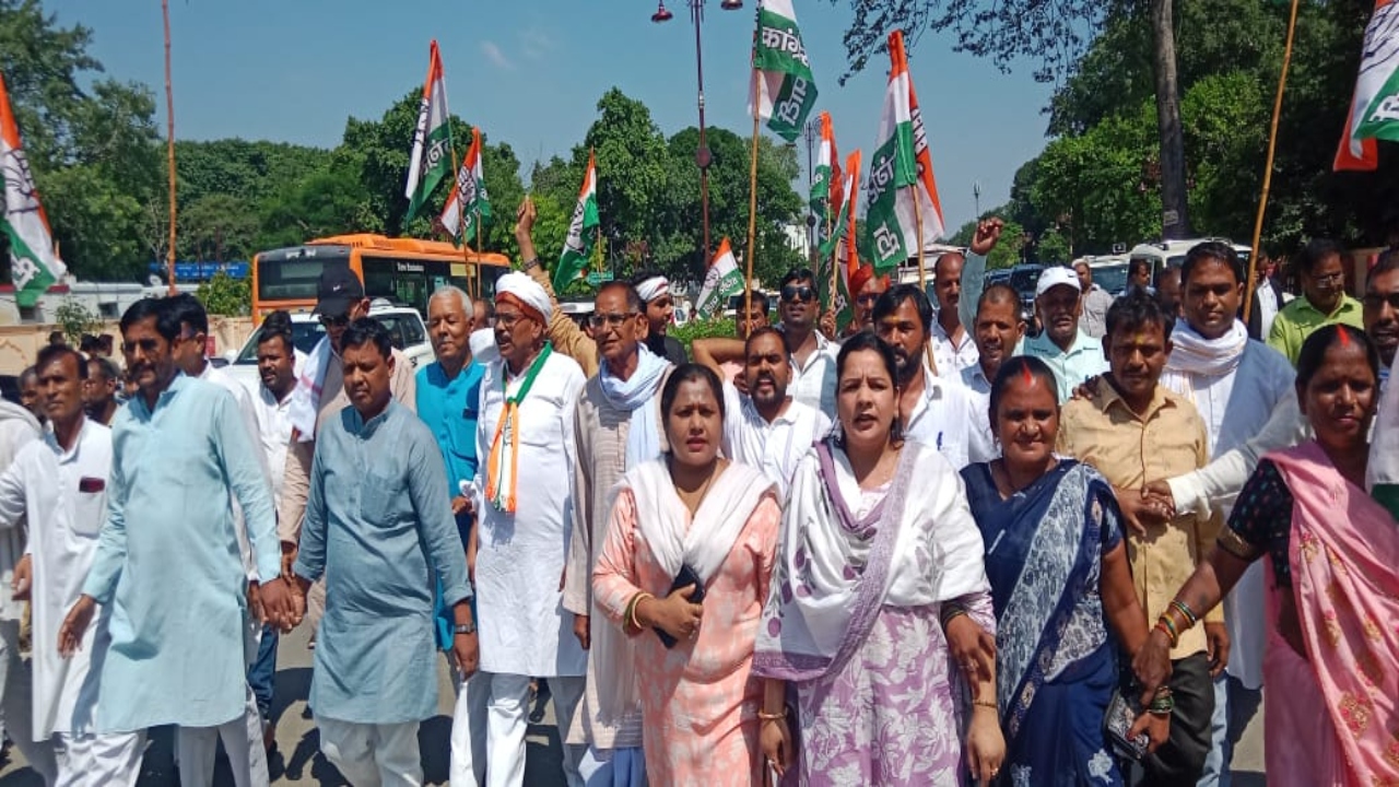 कानून व्यवस्था को लेकर कांग्रेस ने किया प्रदर्शन, दिया धरना