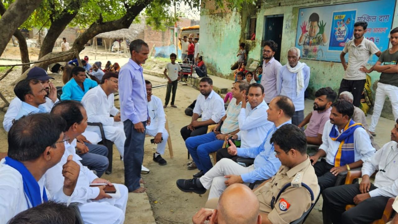 शाहजहांपुर: हटाई गई बिना अनुमति स्थापित बुद्ध और आंबेडकर की प्रतिमा...एक सप्ताह से प्रशासन लोगों को समझाने में जुटा था 