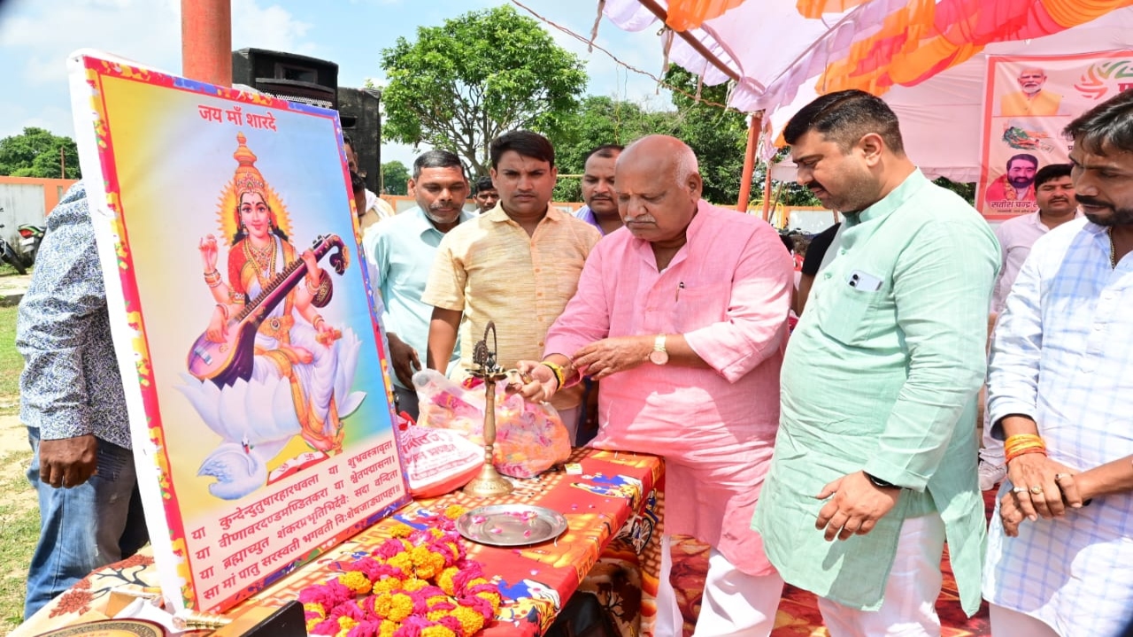  दो दिवसीय प्रधानमंत्री खेल प्रतियोगिता का  शुभारंभ : सांसद लल्लू सिंह बोले, हर मैदान में युवा गोल्ड जीतने को तैयार 