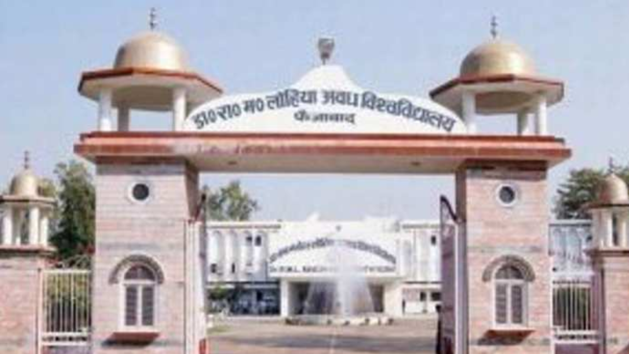 Avadh University: विश्वविद्यालय सिर्फ दे रहा आश्वासन, अधर में लटका छात्रों का भविष्य