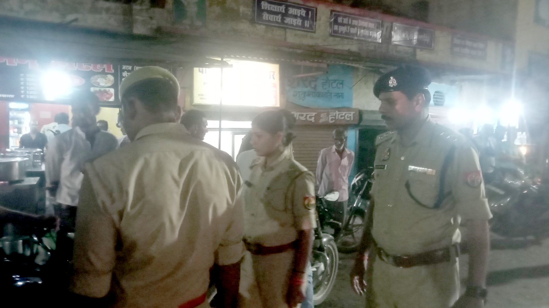 लखीमपुर खीरी: नेपाल सीमा पर पुलिस ने ली संदिग्धों की तलाशी तो मचा हड़कंप 