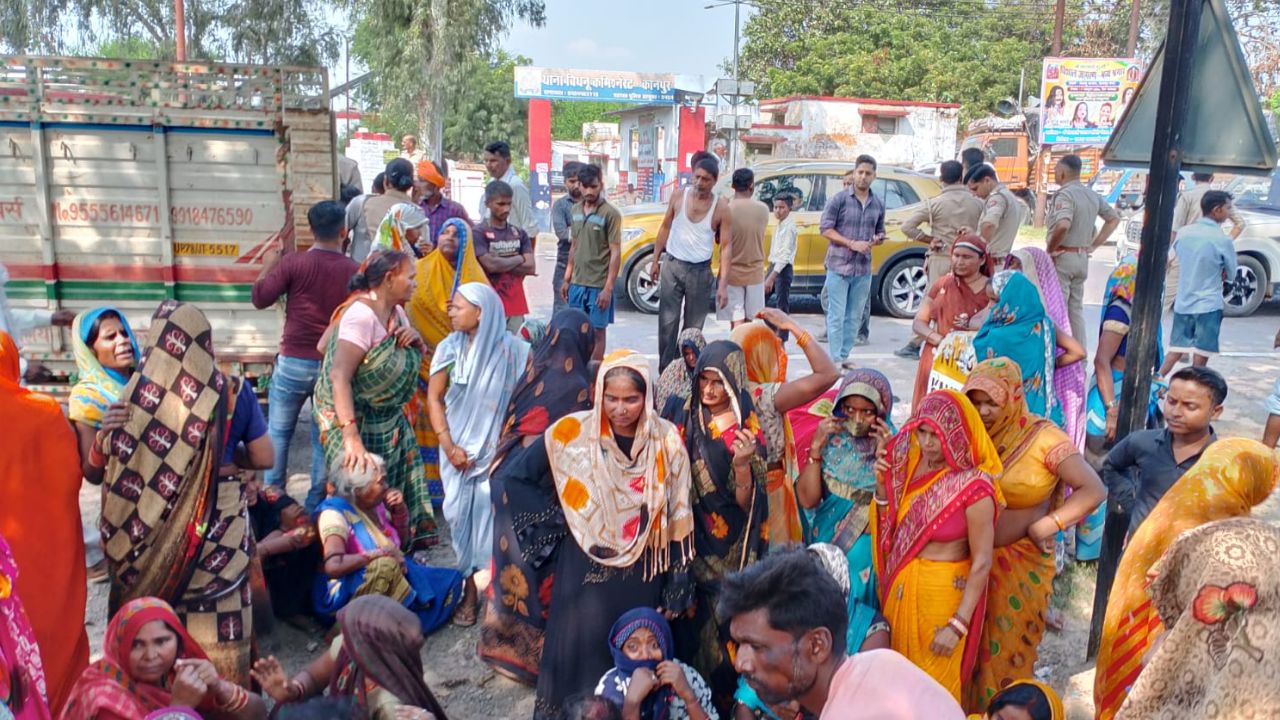 कानपुर में गिट्टी लदे डंपर की टक्कर से पहिये के नीचे आए दो मजदूर...दोनों की मौत: चालक वाहन छाेड़कर फरार, गश खाकर गिरी मृतक की पत्नी