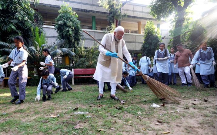 प्रधानमंत्री मोदी स्वच्छता अभियान में हुए शामिल, लोगों से  की इस मुहिम से जुड़ने की अपील 