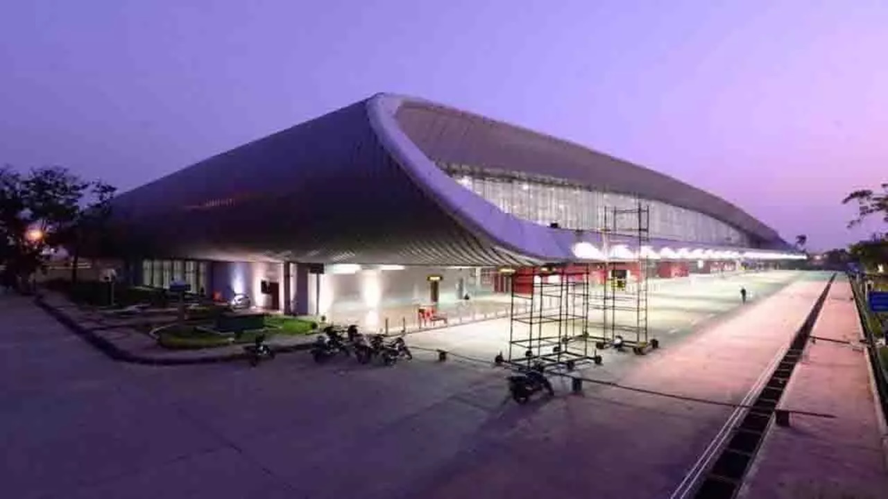 Vadodara Airport: गुजरात के वडोदरा हवाई अड्डे को मिली बम से उड़ाने की धमकी