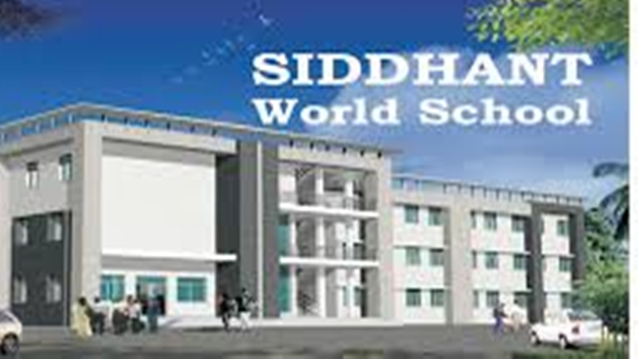 लखनऊ: Siddhant World School की तानाशाही, फीस जमा न होने पर छोटे-छोटे बच्चों को क्लास से निकाला 