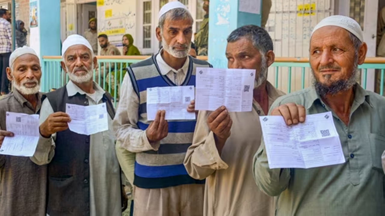 Jammu-Kashmir Elections: आखिरी चरण का मतदान शुरू, PM मोदी ने जम्मू-कश्मीर के लोगों से की भारी संख्या में वोट डालने की अपील