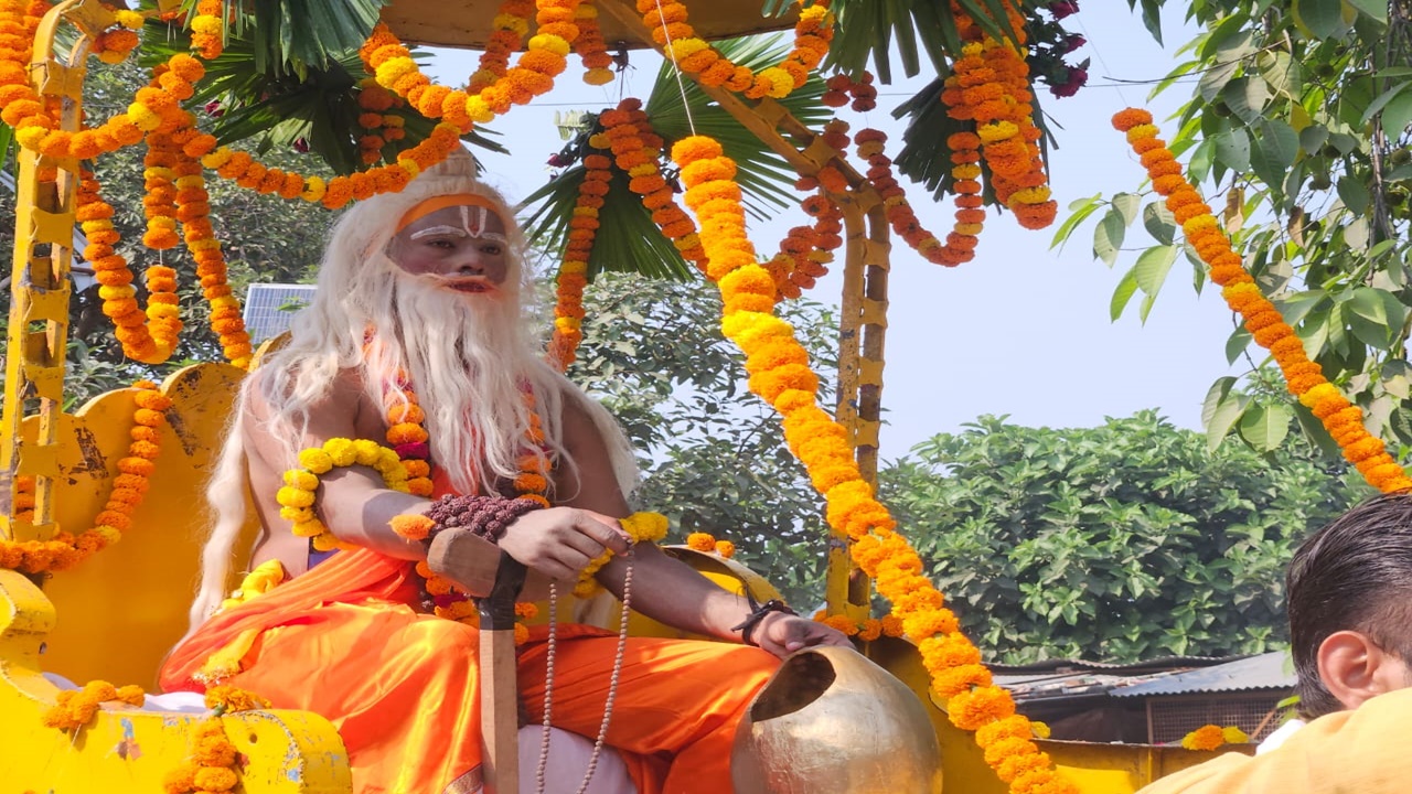 Maharishi Valmiki Jayanti: बाराबंकी में धूमधाम से निकली शोभायात्रा, हवन पूजन के साथ हुआ भंडारा