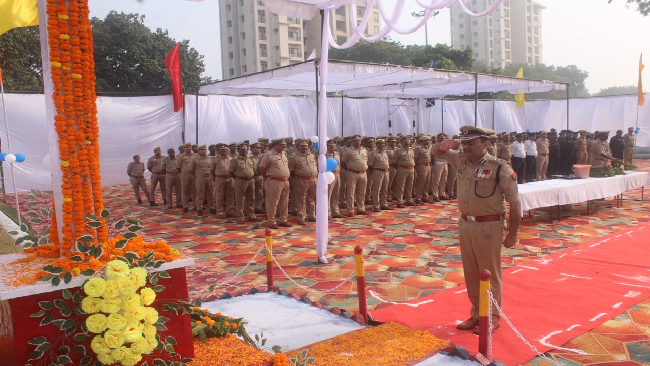 अयोध्या: पुलिस स्मृति दिवस पर शहीद पुलिसकर्मियों को दी गई श्रद्धांजलि 