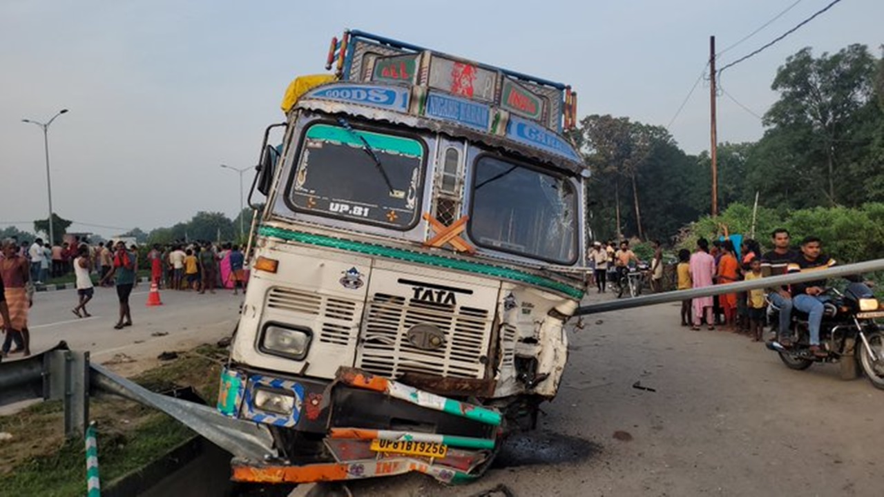 Mirzapur road accident: PM मोदी, CM योगी और सांसद अनुप्रिया पटेल ने जताई संवेदना, पीड़ित परिवारों को मिलेगी सहायता - Amrit Vichar