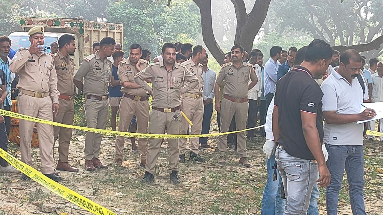 Kanpur Murder: दिव्यांग की सिर कुचल कर हत्या...खेत में मिला रक्तरंजित शव, पुलिस व फोरेंसिक टीम ने जुटाए साक्ष्य