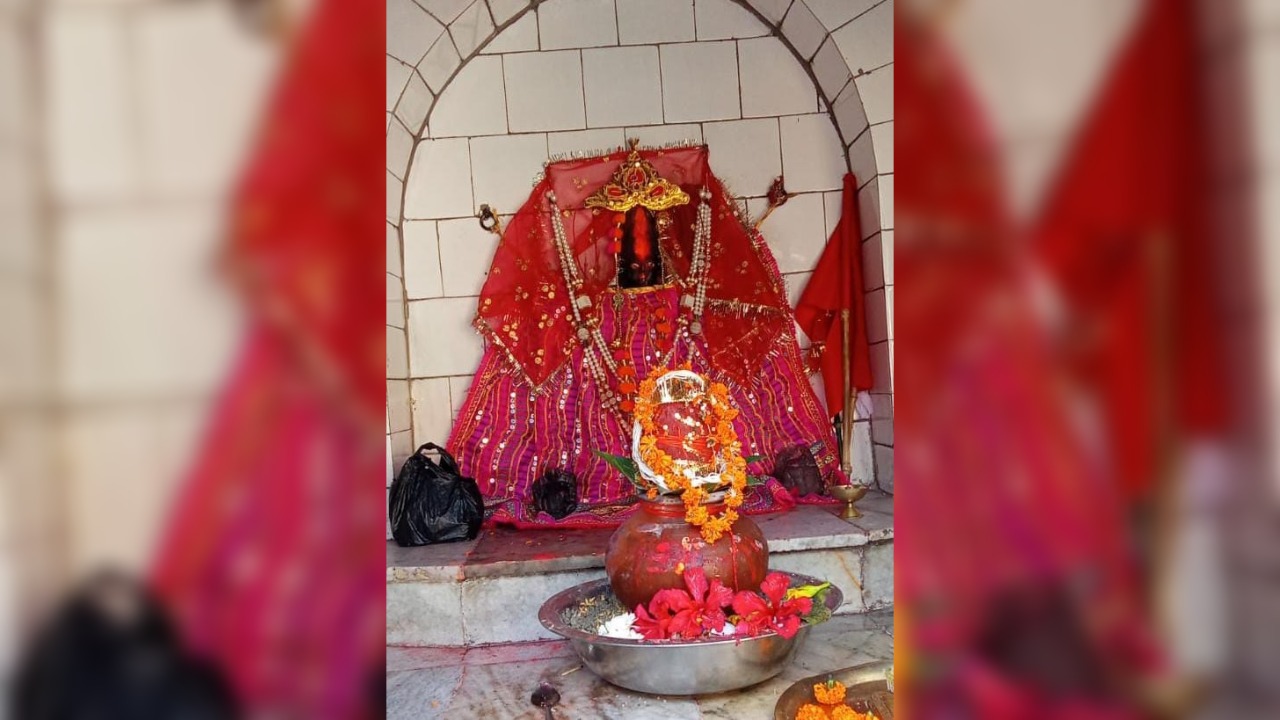 उन्नाव के एक मंदिर की कुछ ऐसी है मान्यता: ओरहर की साखों देवी का नीर बढ़ाता आखों की रोशनी, सरोवर में स्नान करने से दूरी होती ये बीमारी 