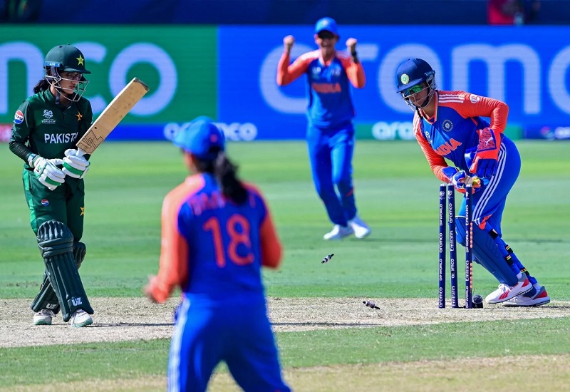 Women's T20 World Cup 2024 : भारतीय गेंदबाजों का कमाल, पाकिस्तान के 7 विकेट गिरे 