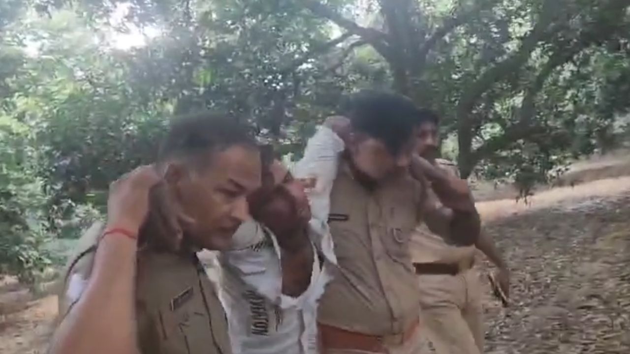 उन्नाव में गोतस्कर की पुलिस से मुठभेड़...गिरफ्तार: फायर झोंककर भागने लगा, तमंचा, कारतूस व छुरी बरामद