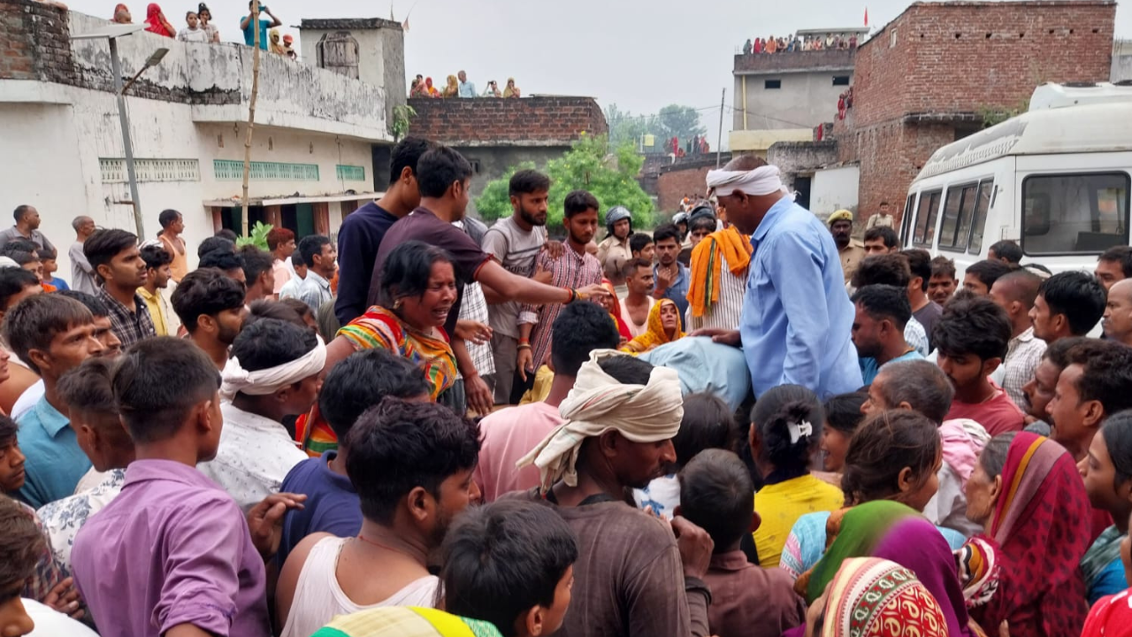 बहराइच सांप्रदायिक हिंसा: शव लेकर तहसील के लिए रवाना हुई हजारों की भीड़, पूरा इलाका छावनी में तब्दील