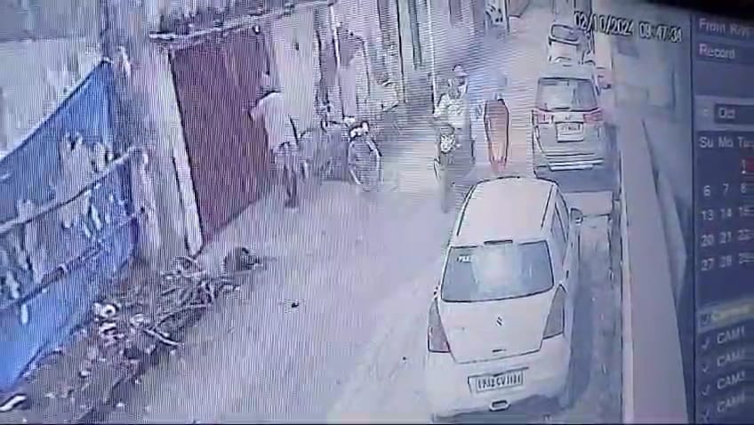 बहराइच: शिक्षिका की बहादुरी से नहीं हो सकी लूट, लुटेरे फरार...पूरी घटना CCTV में कैद 