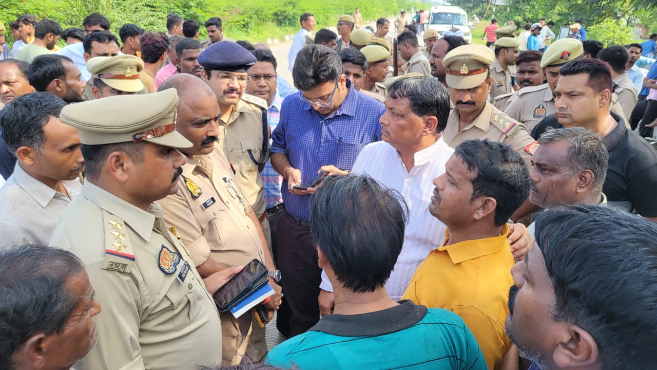 अंबेडकरनगर: अनियंत्रित कार ने दो सगी बहनों और एक युवक को मारी टक्कर, मौत...मचा कोहराम