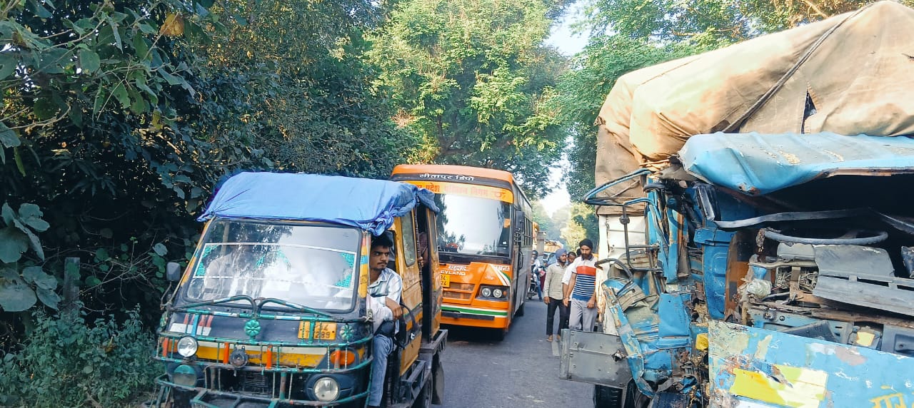 सीतापुर में दो वाहनों की भिड़ंत में एक व्यक्ति की मौत, पौन घंटे बाधित रहा यातायात