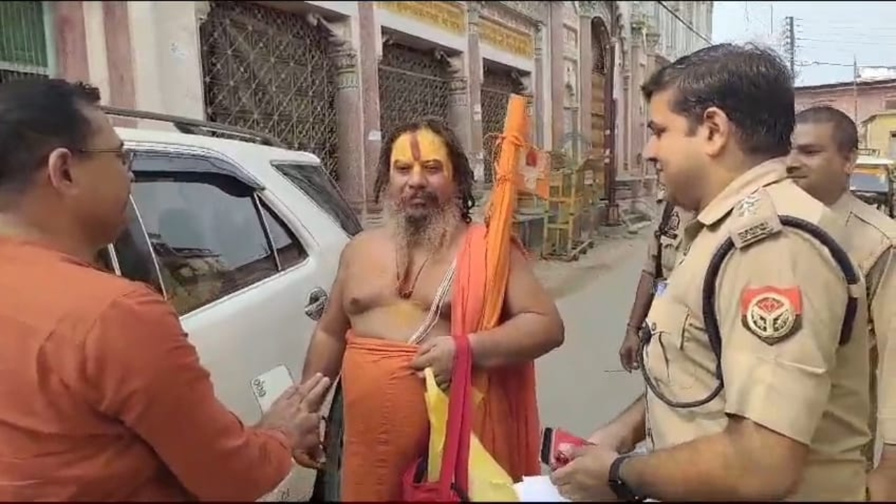 Ayodhya : बहराइच जाने से परमहंस आचार्य को पुलिस ने रोका