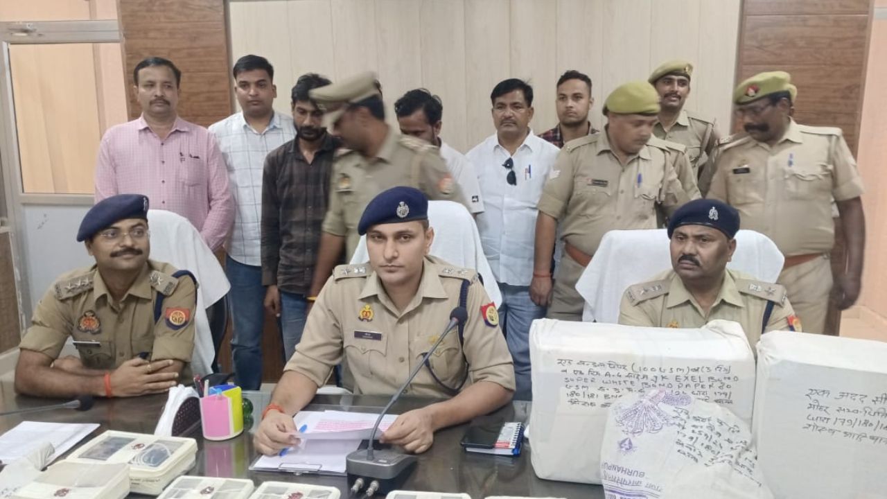 Unnao में पुलिस ने पकड़ा तीन लाख के नकली नोटों का जखीरा...बनाने के उपकरण भी बरामद, जानिए पूरा मामला