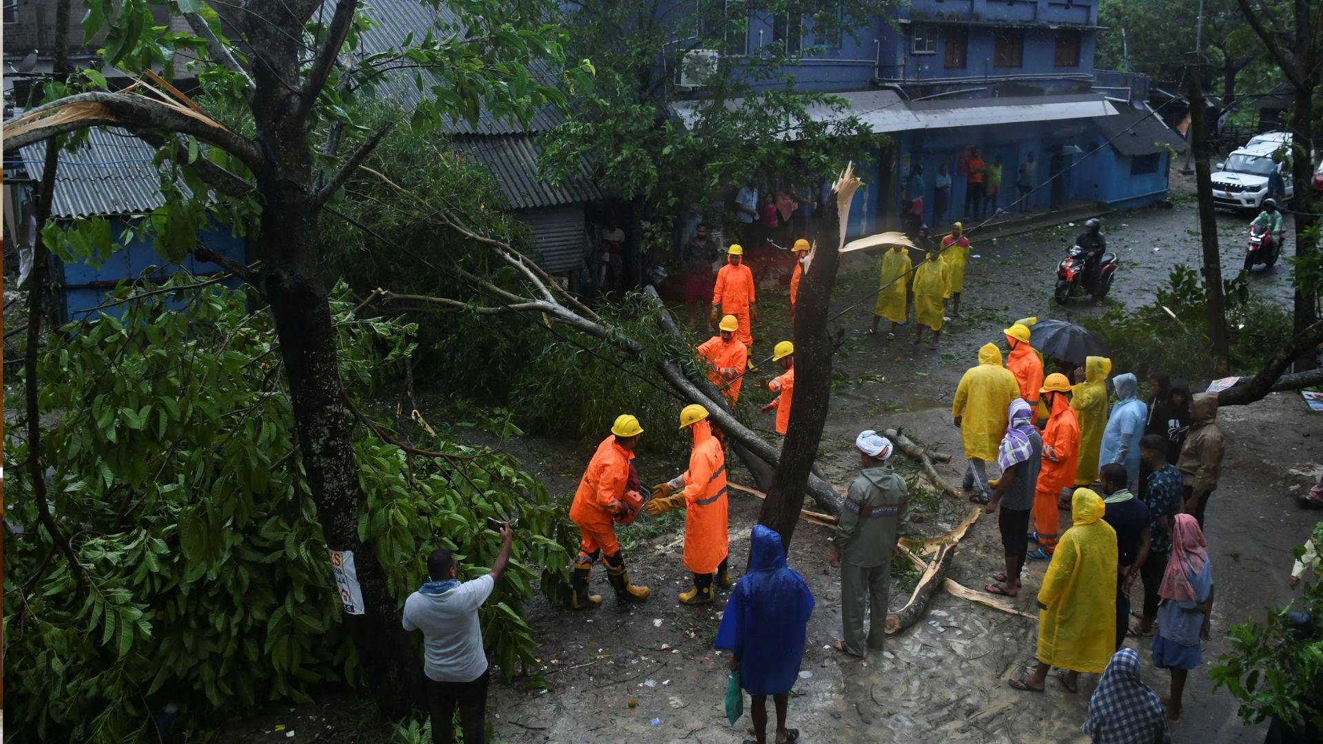 चक्रवात दाना: पश्चिम बंगाल में दो और लोगों की मौत,  मरने वालों की संख्या बढ़कर हुई चार 