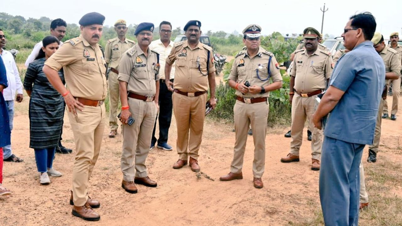 Chitrakoot: पुलिस की पकड़ से दूर हैं नर्स से गैंगरेप के आरोपी, आईजी और डीआईजी ने दिए जल्द गिरफ्तारी के निर्देश 