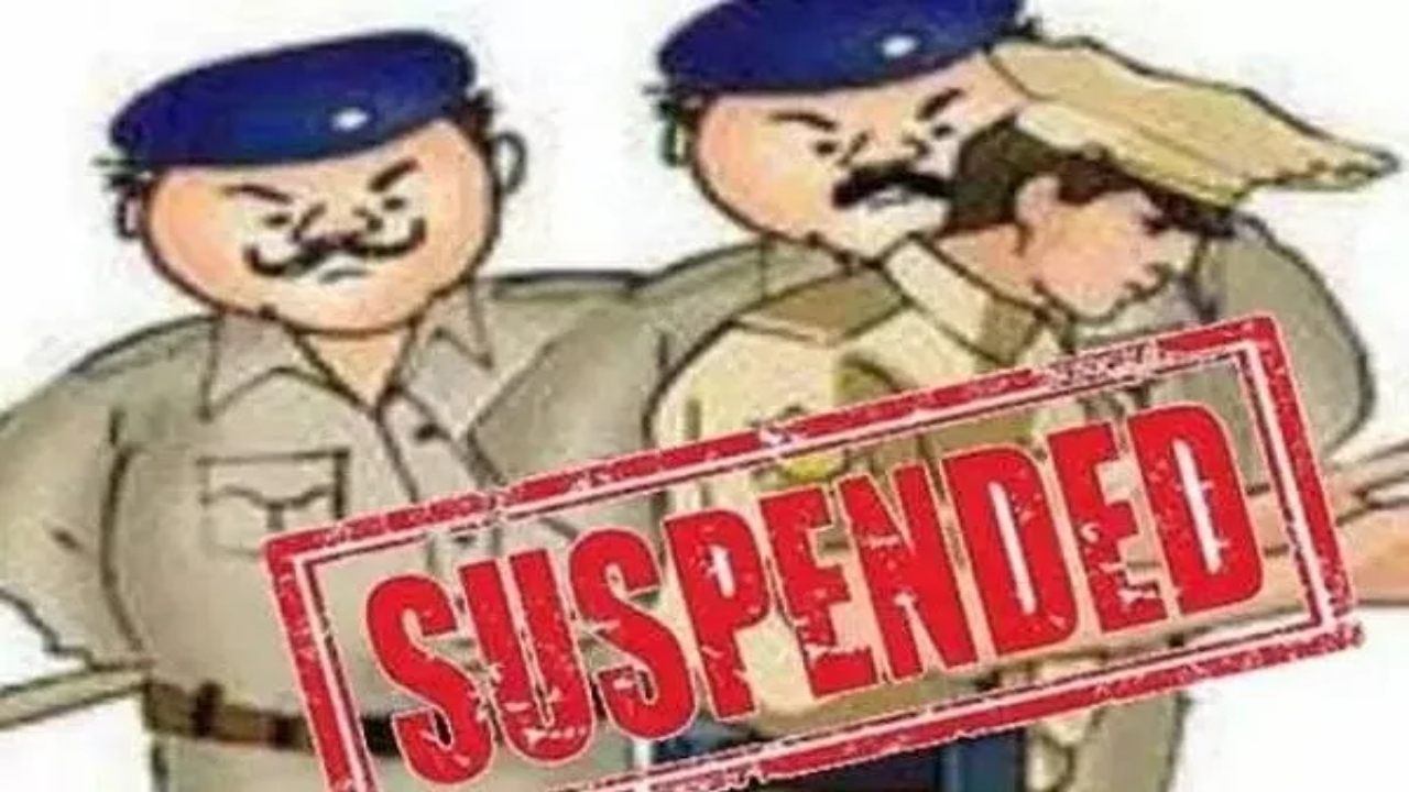 लखनऊ:  पुलिस कमिश्नर का एक्शन, लापरवाही पर इंस्पेक्टर को हटाया...दो दरोगा निलंबित