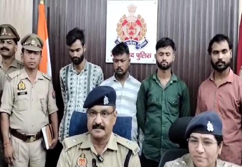 मुरादाबाद : पुलिस ने 4 लुटेरों को किया गिरफ्तार, 3 लाख रुपये की नकदी बरामद