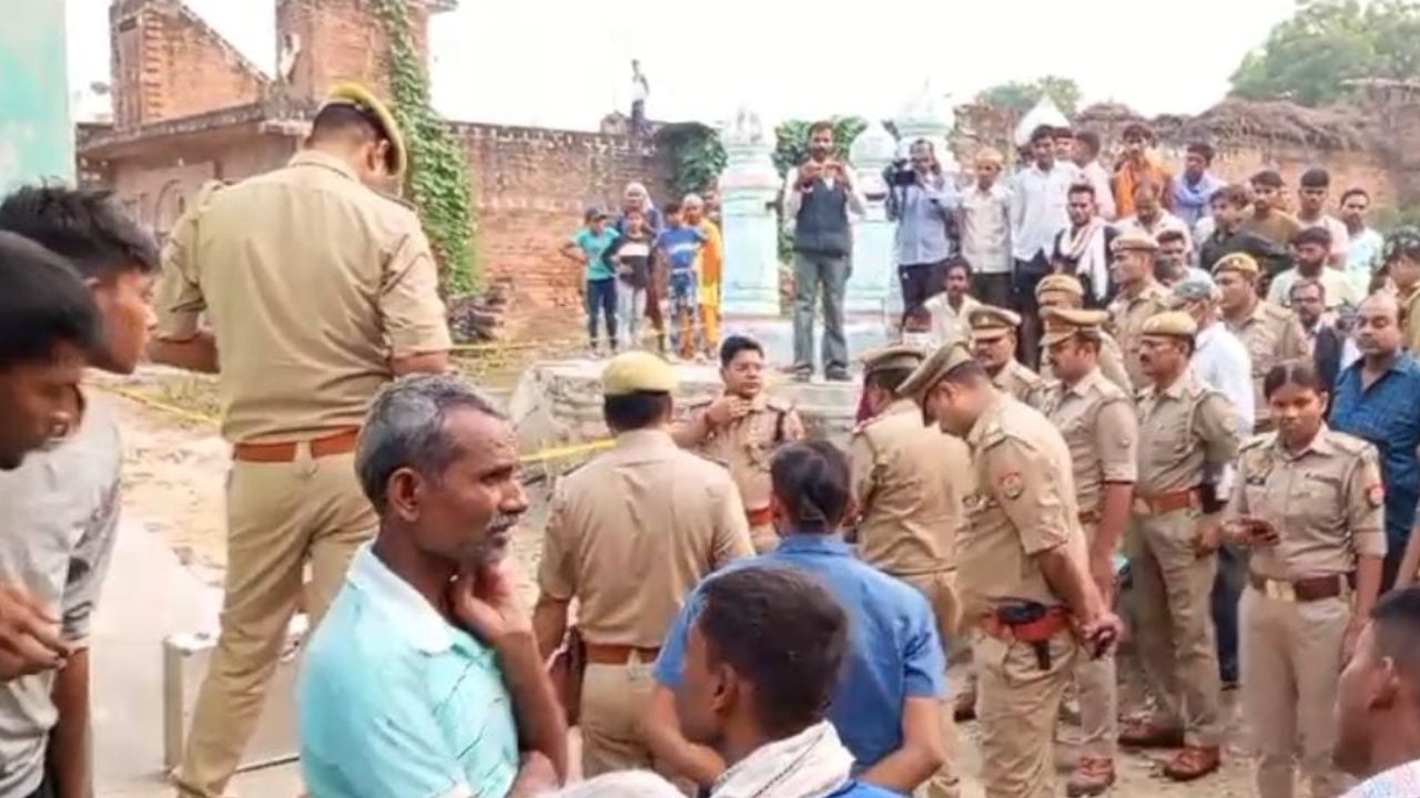 Fatehpur Double Murder: जमीन के लिए रिश्तों की हत्या; दो भाइयों ने मिलकर बड़े भाई और भाभी को उतारा मौत के घाट 