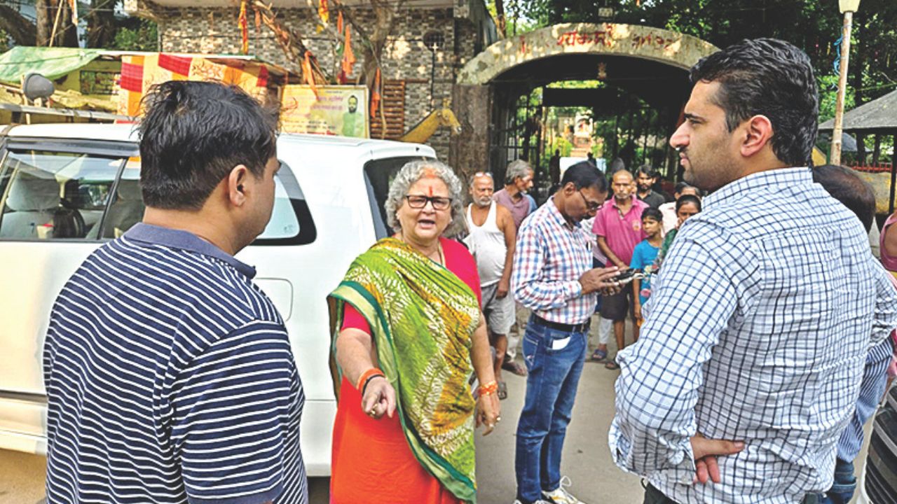 Kanpur:  सीसामऊ में औचक निरीक्षण में फिर गायब मिले सफाई कर्मचारी, हाजिरी लगाकर चले गए घर