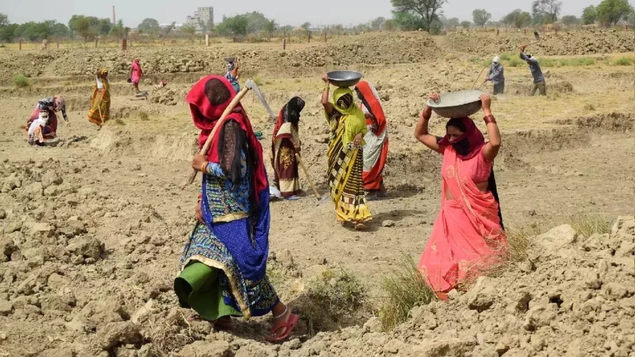 Kannauj: मनरेगा में भुगतान को लेकर जारी होगा चार बीडीओ को नोटिस, सीडीओ बोले- कम भुगतान होने पर भी मांगा जाएगा जवाब