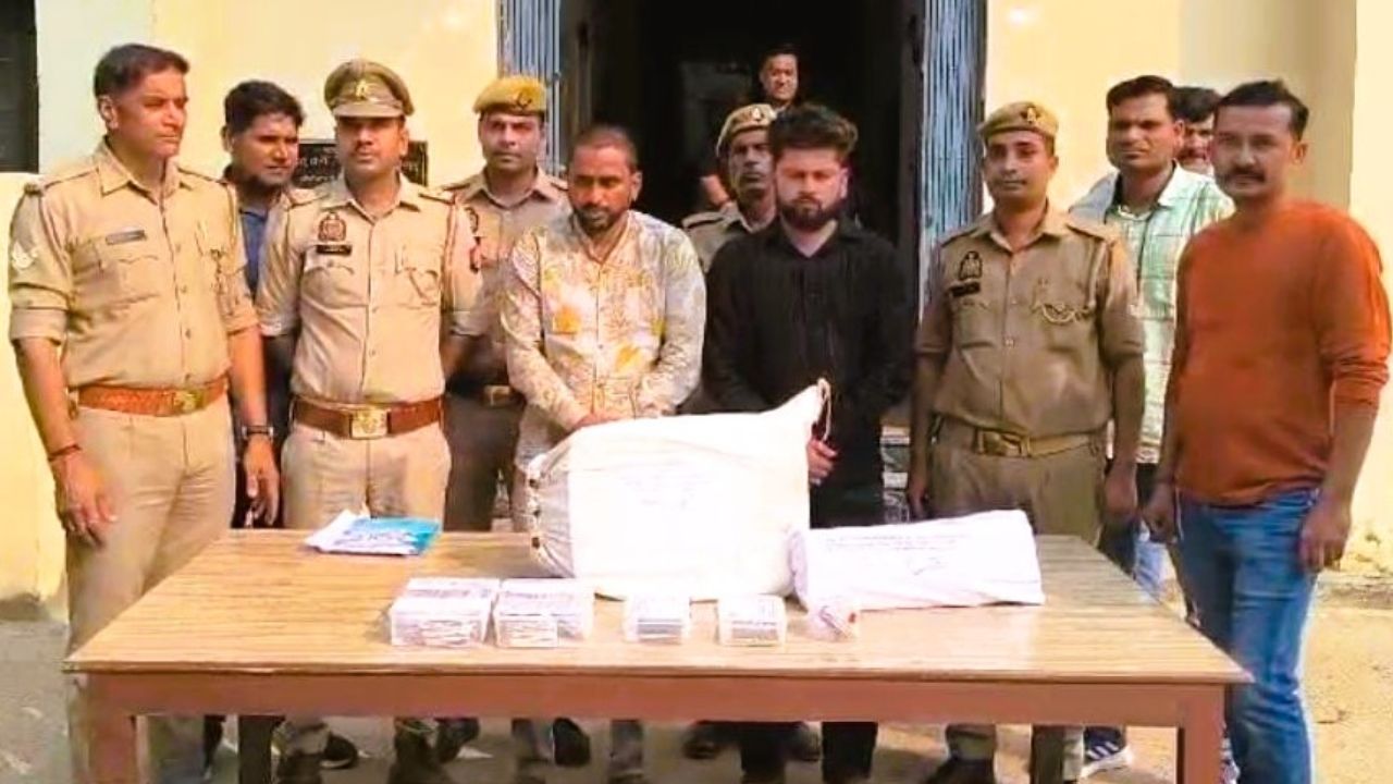 मुरादाबाद: पुलिस ने पकड़े दो शातिर; दोनों से बरामद हुई 2.28 लाख की जाली करेंसी, बाजार में अब तक खपा चुके इतने रुपये के नकली नोट