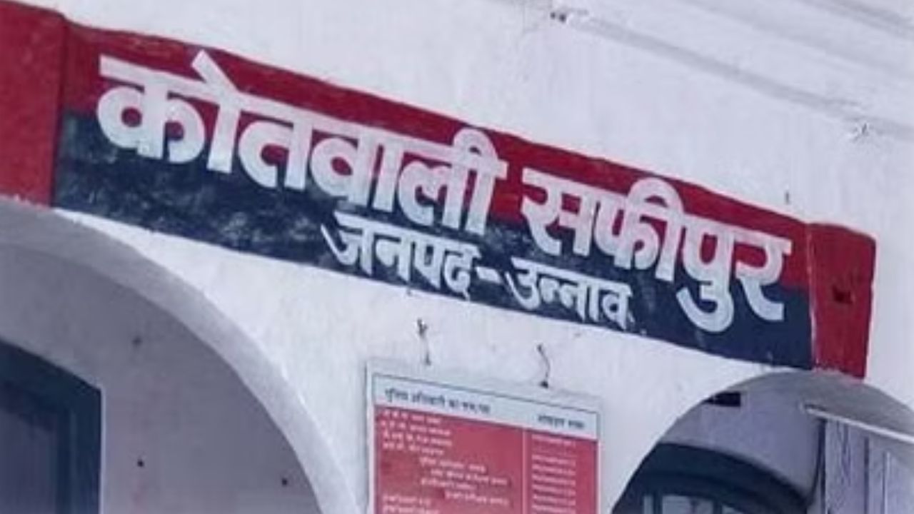 Unnao में सर्राफा दुकान में टप्पेबाजी: महिलाओं ने पार किया पांच किलो चांदी के जेवरों से भरा डिब्बा