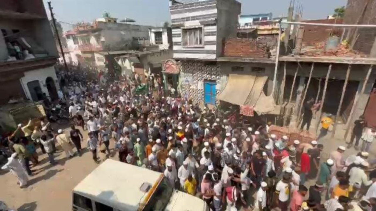 Ruckus in saharanpur : पुलिस पर पथराव, नाराज लोगों ने किया विरोध प्रदर्शन