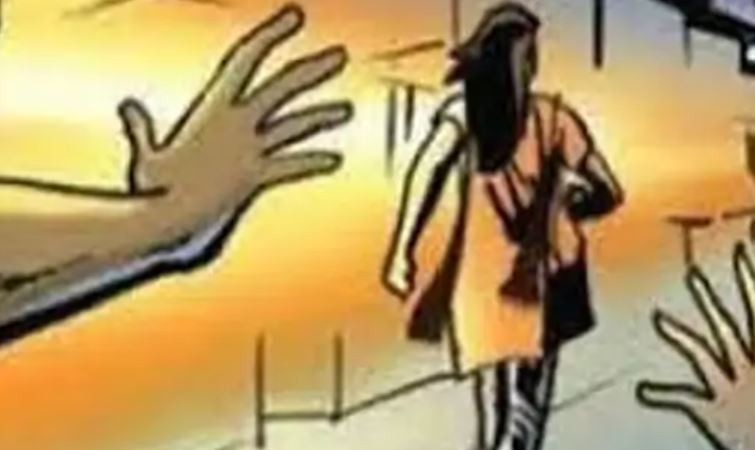 Bareilly: लिफ्ट देकर की युवती से छेड़खानी, बाइक से कूदकर बचाई अपनी इज्जत