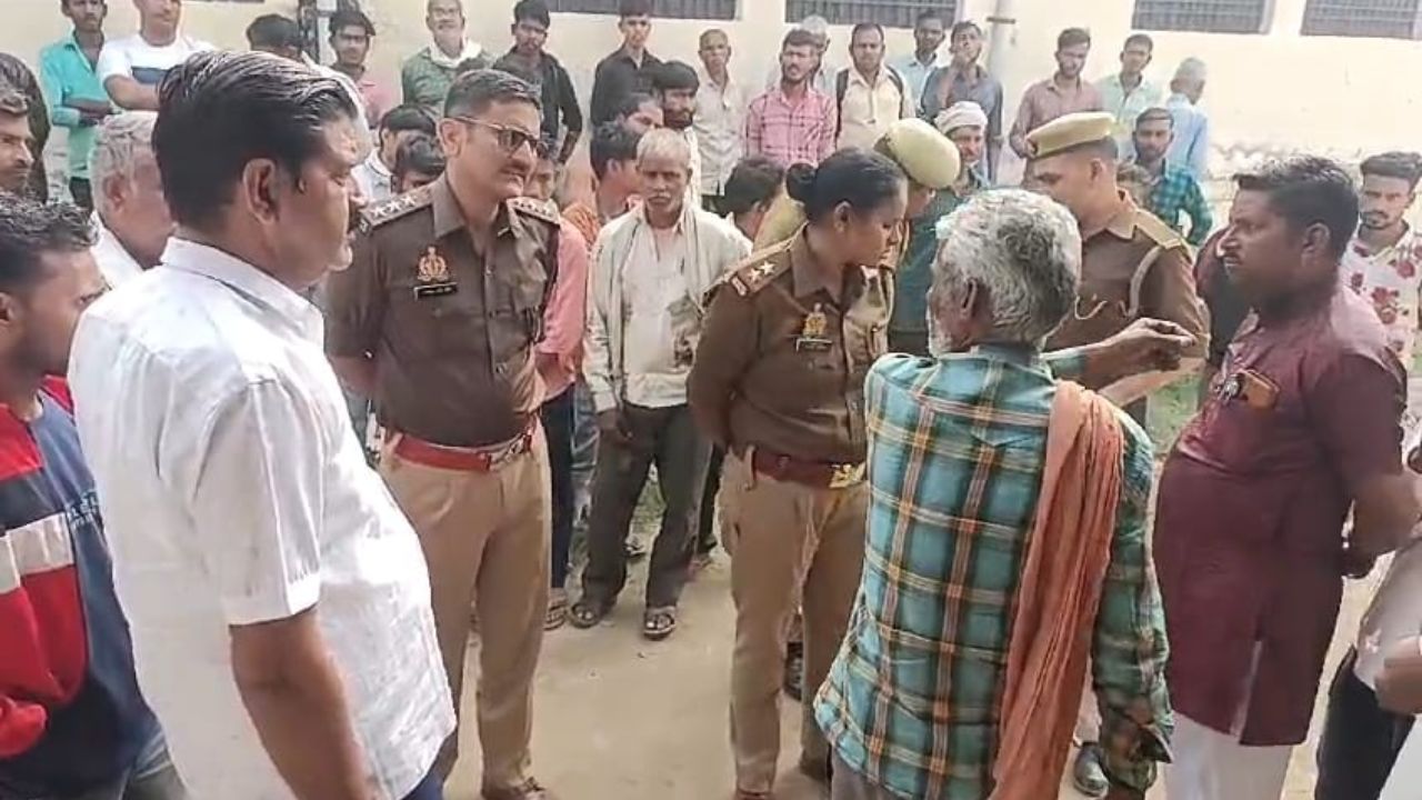 Farrukhabad: सीडीपीओ कार्यालय में फांसी के फंदे पर लटका मिला चाय विक्रेता का शव, परिजनों ने लगाया हत्या का आरोप 