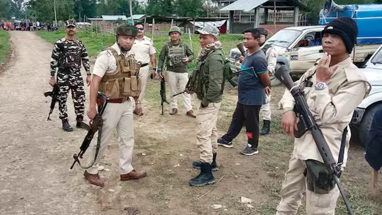 मणिपुर: सुरक्षाबलों के साथ मुठभेड़ में 11 उग्रवादी ढेर, CRPF के 2 जवान घायल, 5 नागरिक भी लापता