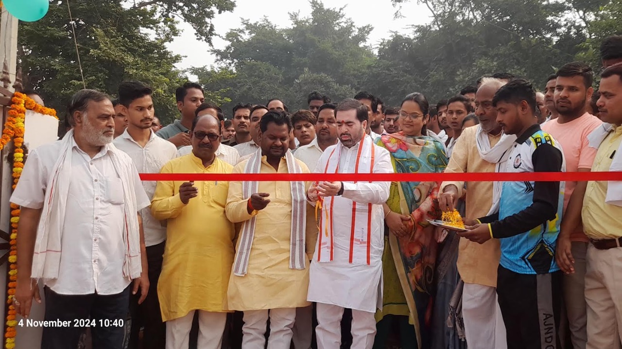 Barabanki: राज्यमंत्री ने विधायक संग किया Mini Stadium का शुभारंभ, कहा- युवाओं के सपनों को साकार कर रही सरकार