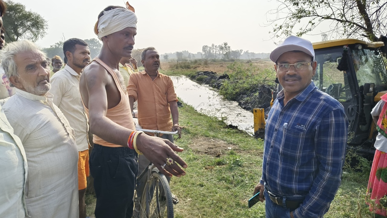 बाराबंकी: नहीं हो सकी तालाब की सफाई, कैंप लगाकर 80 ग्रामीणों का हुआ इलाज, गांव में हहाकर