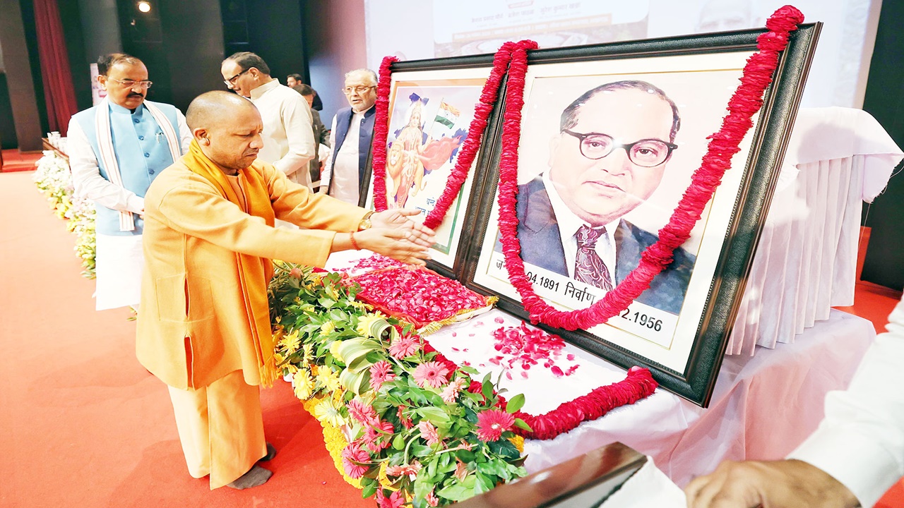 Constitution Day: सीएम योगी बोले- कांग्रेस ने घोंटा संविधान का गला, पहले नहीं थे ‘सेक्युलर’ और ‘समाजवादी’ शब्द 