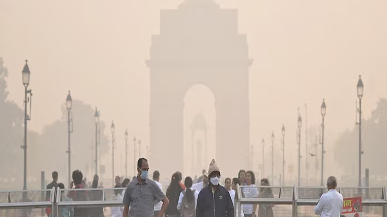 Delhi Pollution: दिल्ली की वायु गुणवत्ता बिगड़ी, एक्यूआई ‘बहुत खराब’ श्रेणी में दर्ज 