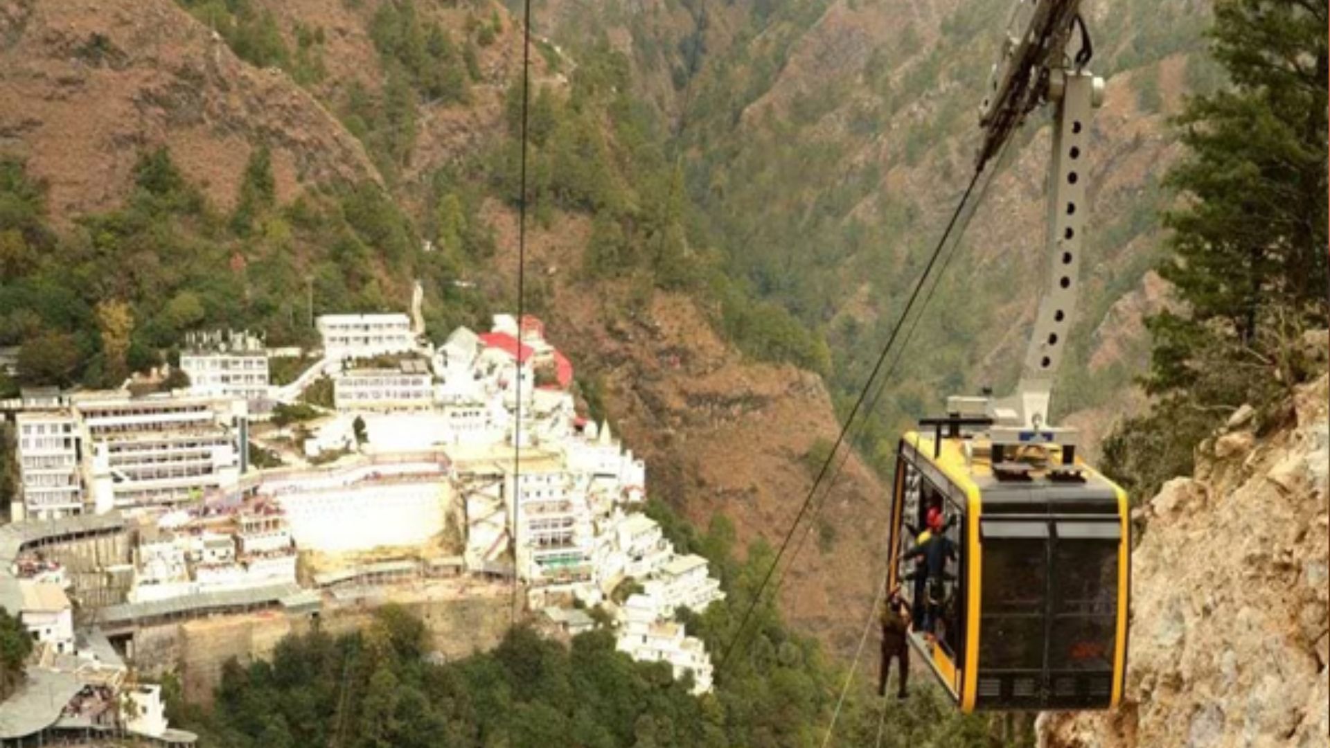 वैष्णो देवी रोपवे परियोजना के खिलाफ दूसरे दिन भी हड़ताल, श्रद्धालुओं की बढ़ी परेशानी