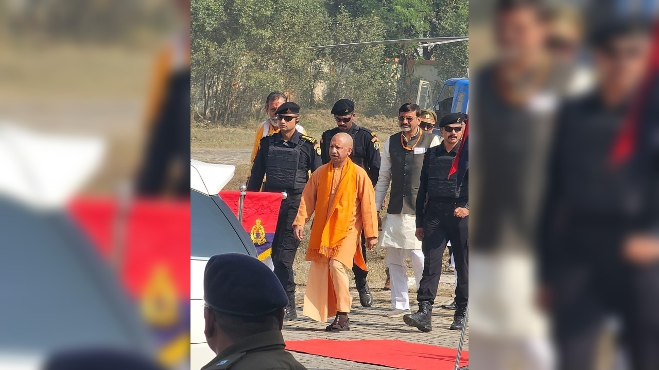 CM Yogi In Chitrakoot: चित्रकूट पहुंचे मुख्यमंत्री योगी आदित्यनाथ...कर रहे विकास कार्यों की समीक्षा